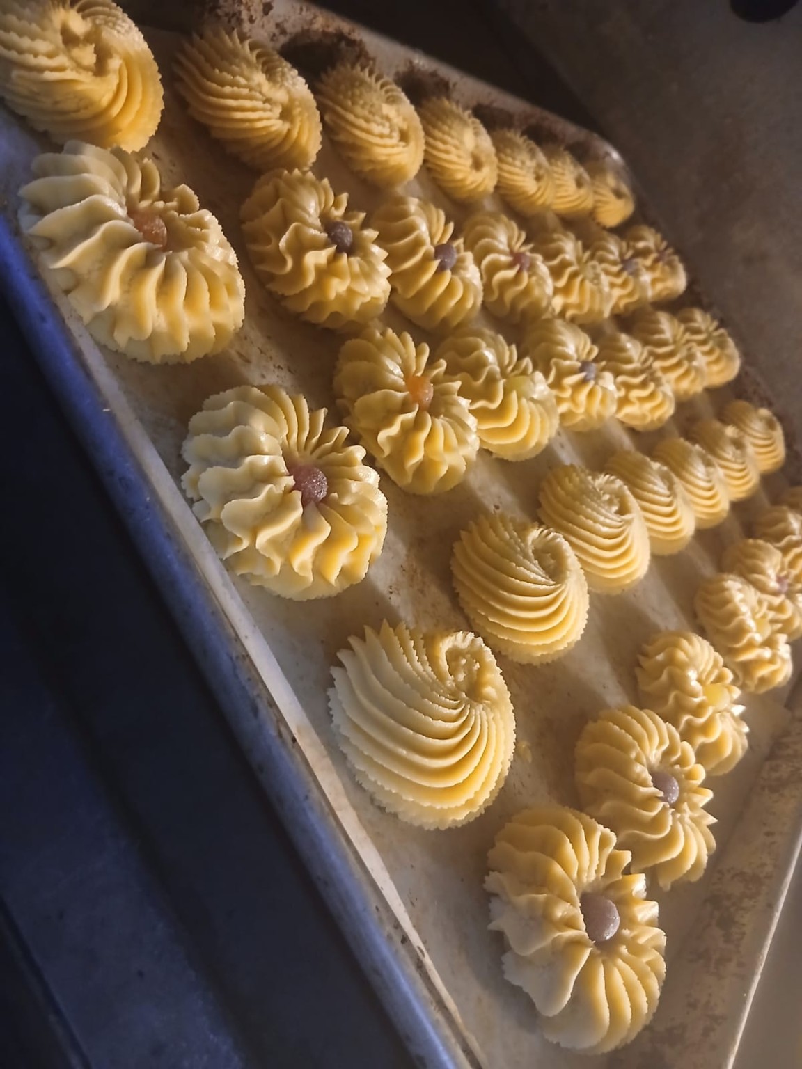 Piped butter biscuits