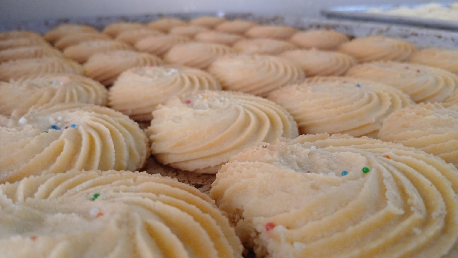 Piped vanilla biscuits